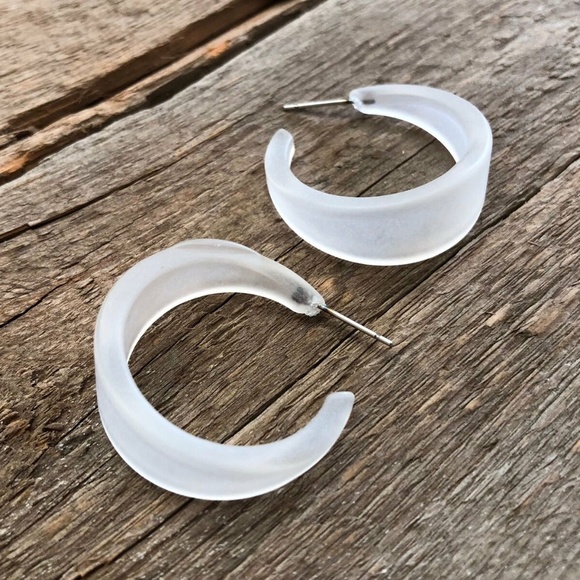 Tapered Vintage Frosted Lucite Hoop Earrings - Picture 1 of 8
